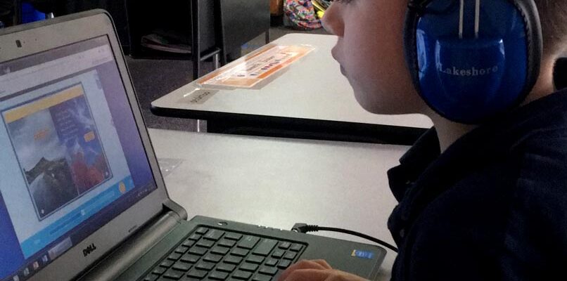 student using online resources